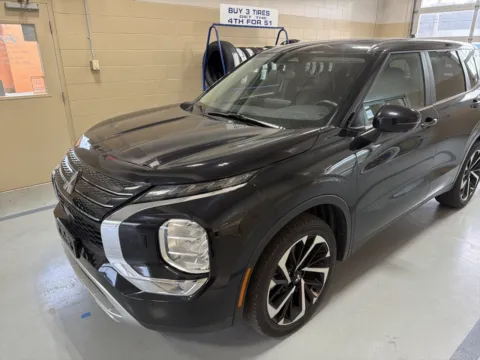 Another view of 2024 Mitsubishi Outlander SE for sale in Athens, OH at Don Wood Hyundai