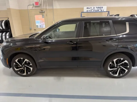 More photos of 2024 Mitsubishi Outlander SE at Don Wood Hyundai, OH