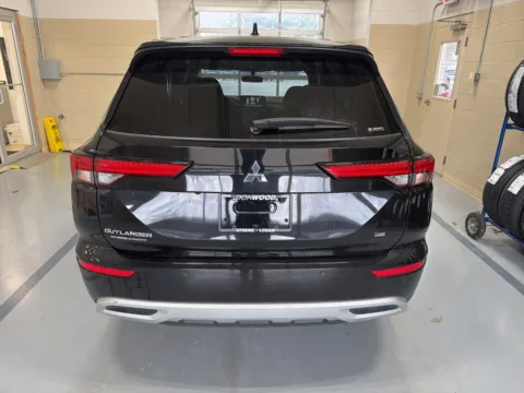 More photos of 2024 Mitsubishi Outlander SE at Don Wood Hyundai, OH