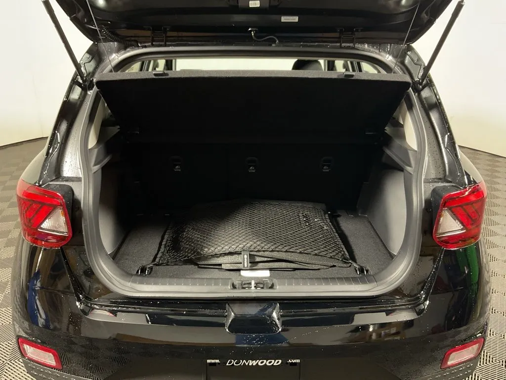 Hyundai Venue photo 15