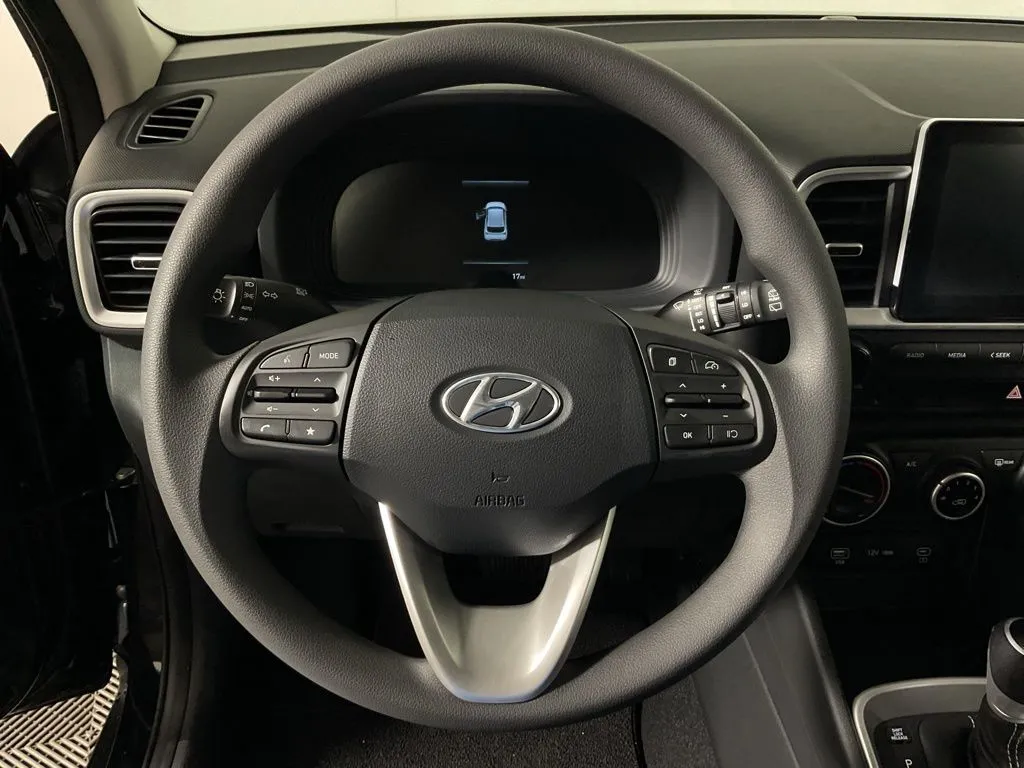 Hyundai Venue photo 24