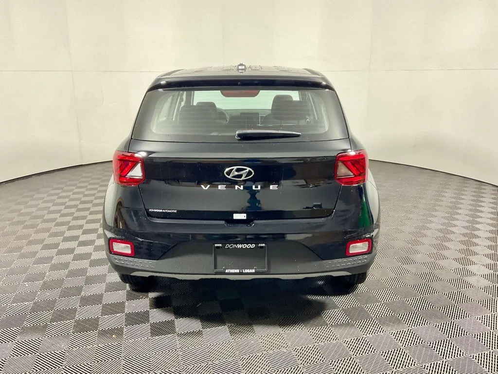 Hyundai Venue photo 13