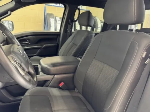 More photos of 2018 Nissan Titan SV at Don Wood Hyundai, OH