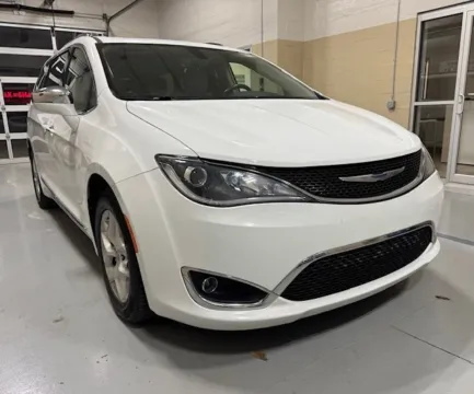 White 2020 Chrysler Pacifica Limited for sale in Athens, OH