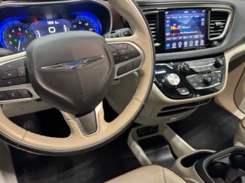More photos of 2020 Chrysler Pacifica Limited at Don Wood Hyundai, OH