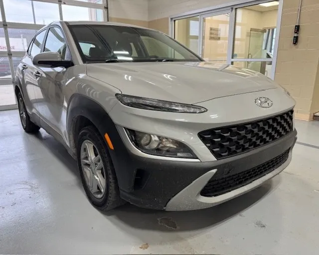 Silver 2022 Hyundai Kona SE for sale in Athens, OH