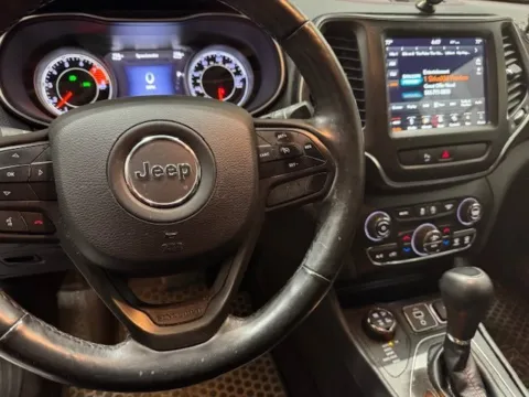 More photos of 2019 Jeep Cherokee Trailhawk at Don Wood Hyundai, OH