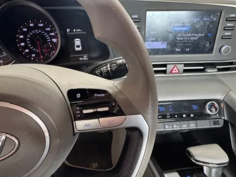 More photos of 2021 Hyundai Elantra SEL at Don Wood Hyundai, OH