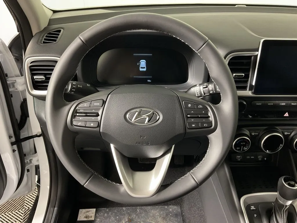 Hyundai Venue photo 25