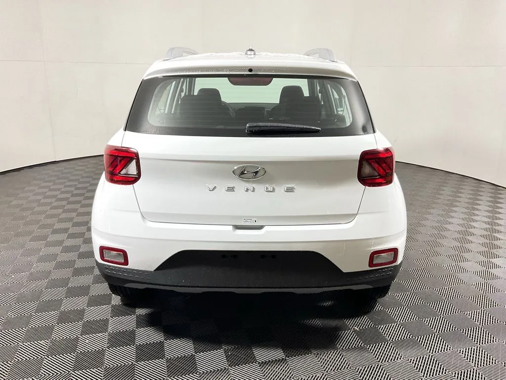 Hyundai Venue photo 14