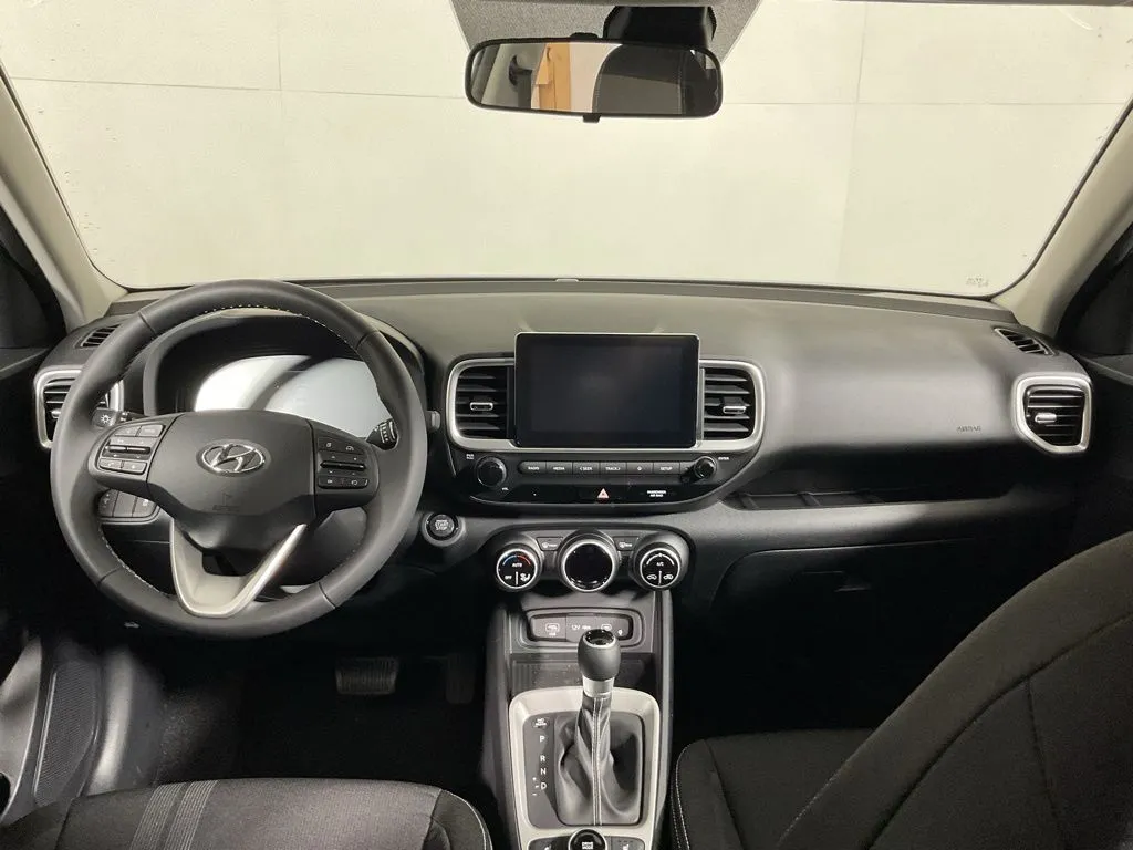 Hyundai Venue photo 23