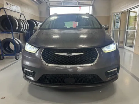 More photos of 2021 Chrysler Pacifica Limited at Don Wood Hyundai, OH