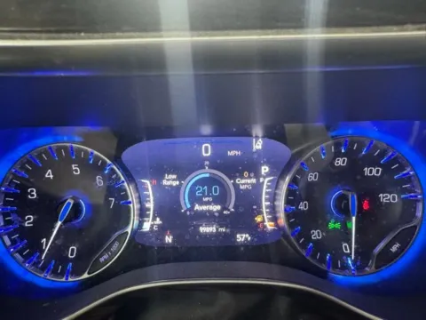 More photos of 2021 Chrysler Pacifica Limited at Don Wood Hyundai, OH