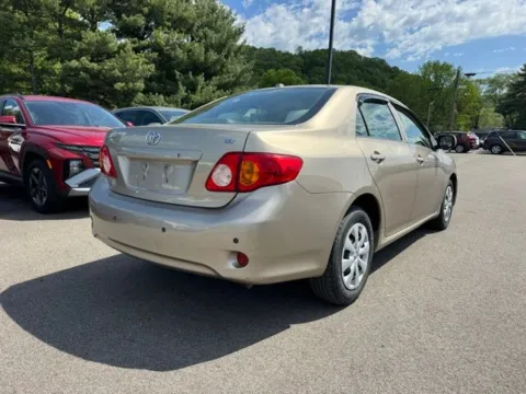 More photos of 2009 Toyota Corolla LE at Don Wood Hyundai, OH