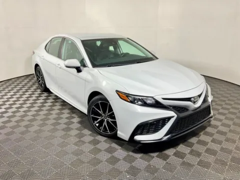 More photos of 2022 Toyota Camry SE at Don Wood Hyundai, OH