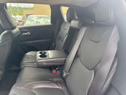 More photos of 2015 Jeep Cherokee Limited at Don Wood Hyundai, OH