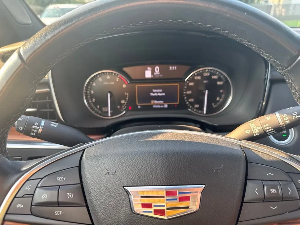 Cadillac XT5 photo 11