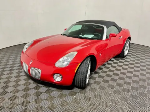More photos of 2009 Pontiac Solstice at Don Wood Hyundai, OH