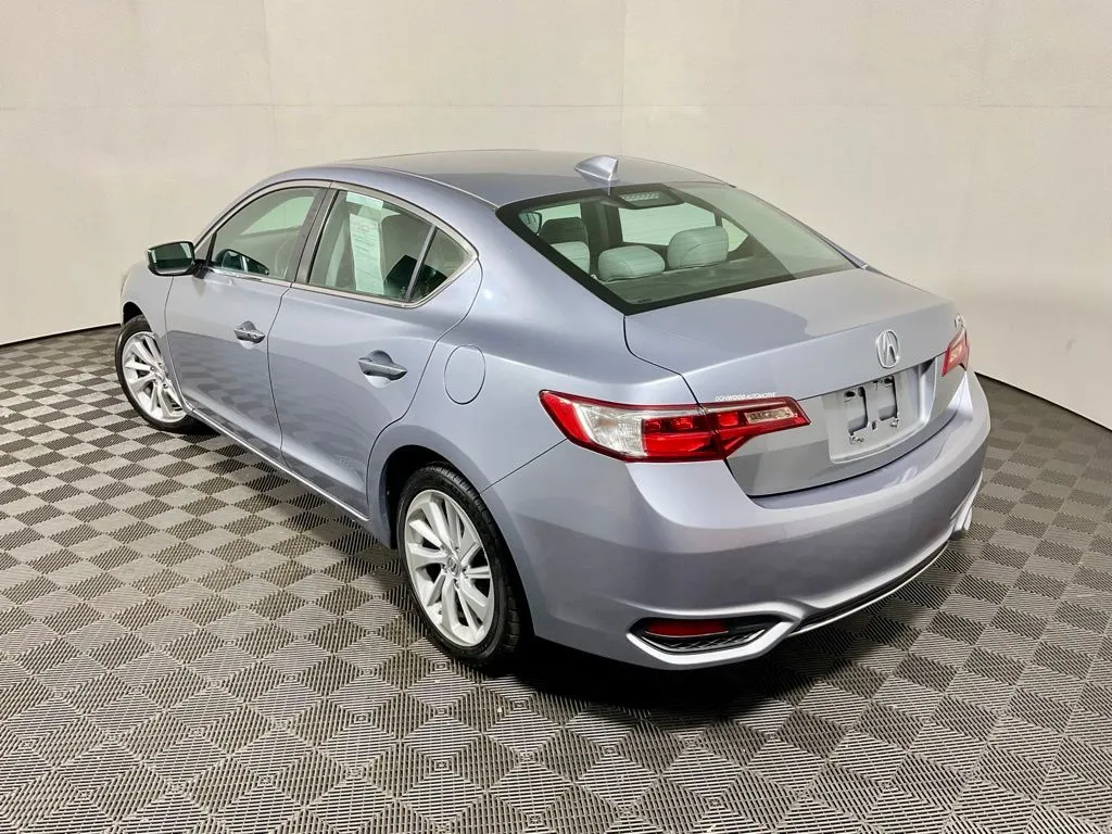 Acura ILX photo 12