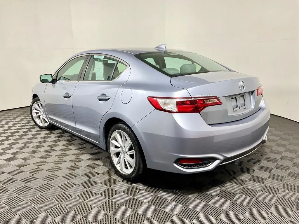 Acura ILX photo 11