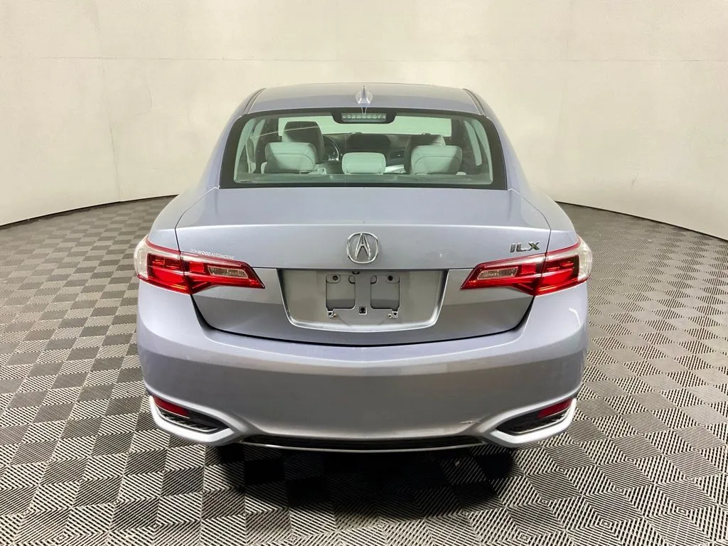 Acura ILX photo 13