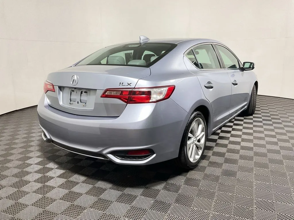 Acura ILX photo 16