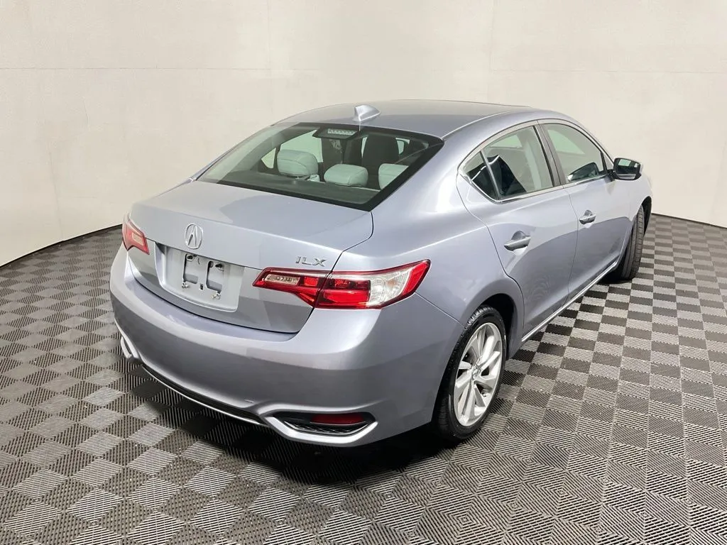Acura ILX photo 17