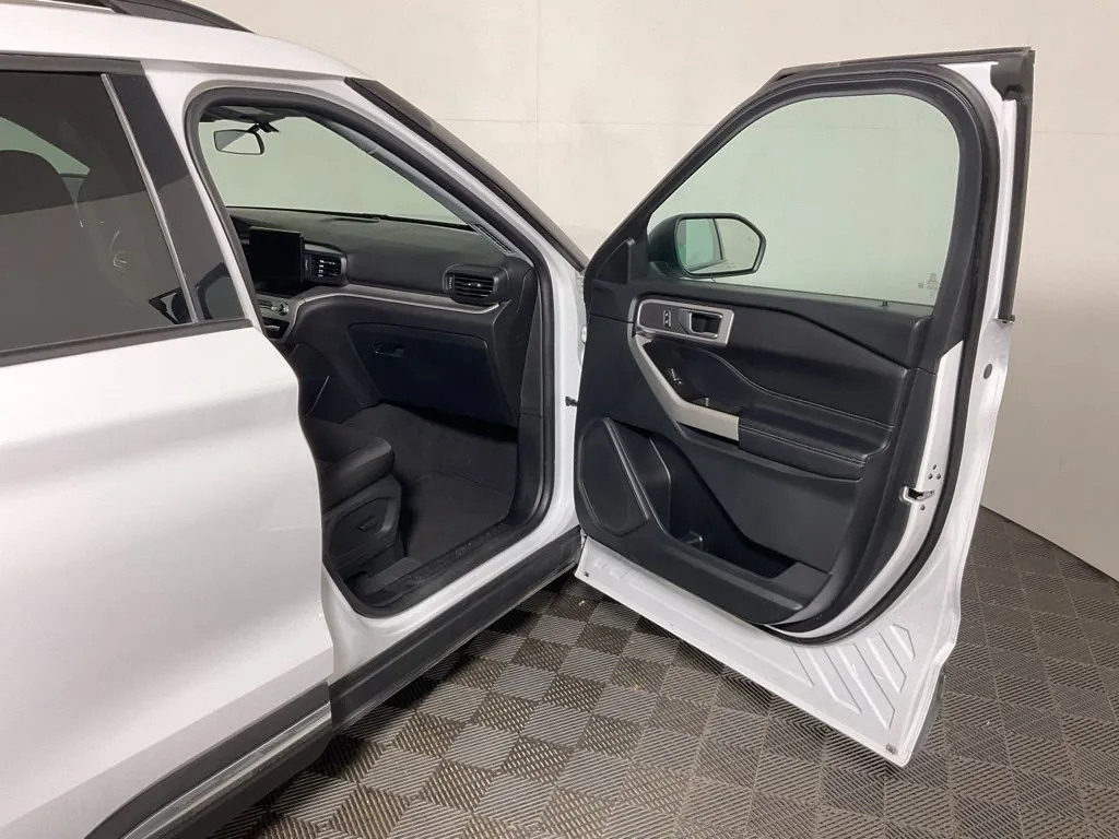 Ford Explorer photo 35