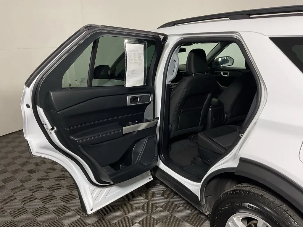 Ford Explorer photo 31