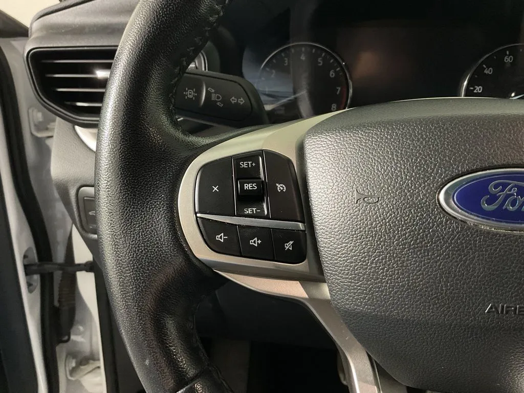 Ford Explorer photo 26