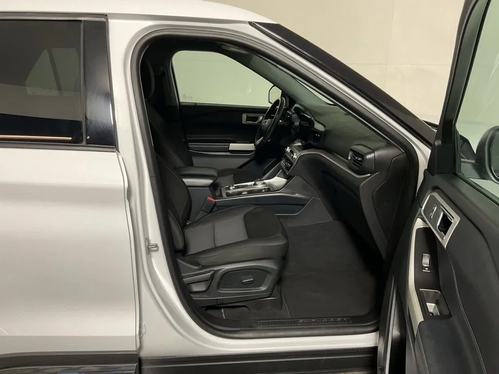 Ford Explorer photo 36