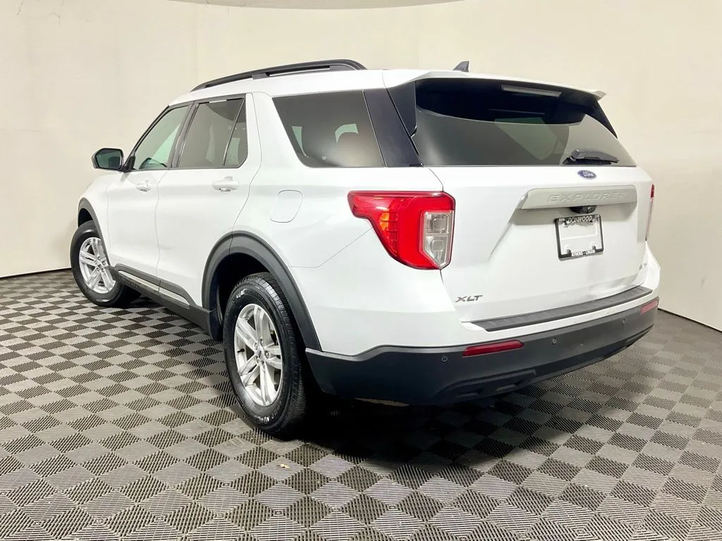 Ford Explorer photo 11