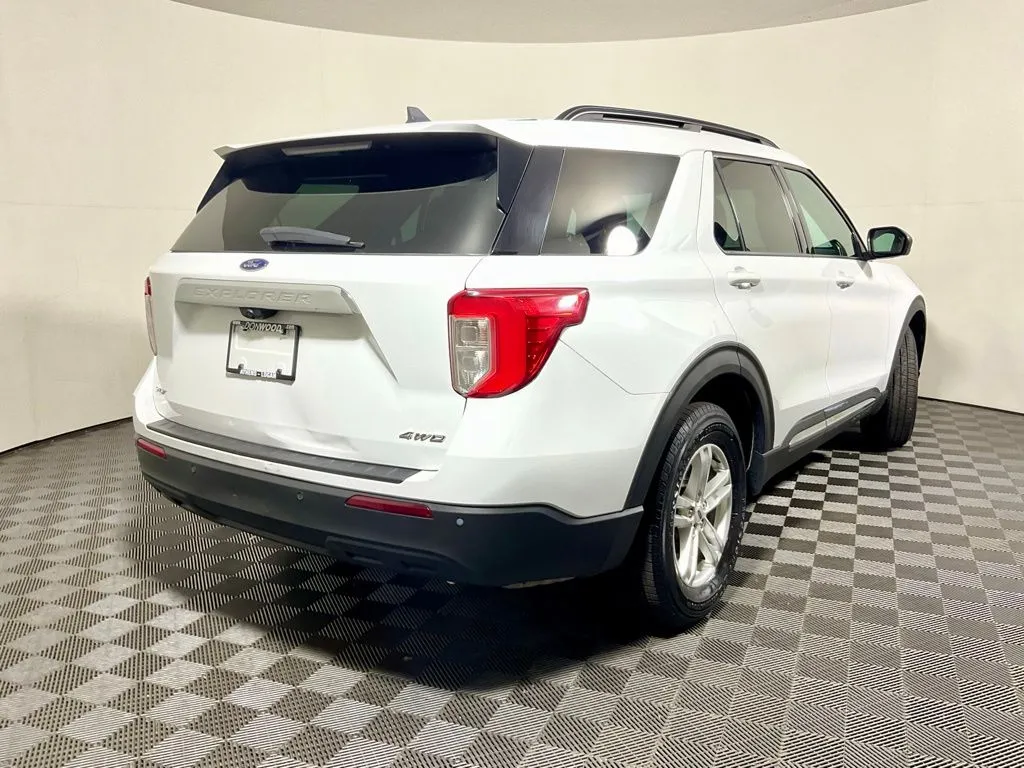 Ford Explorer photo 16