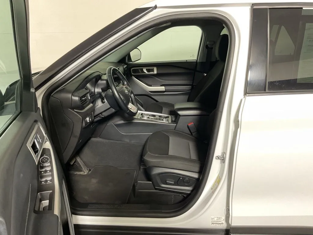 Ford Explorer photo 20