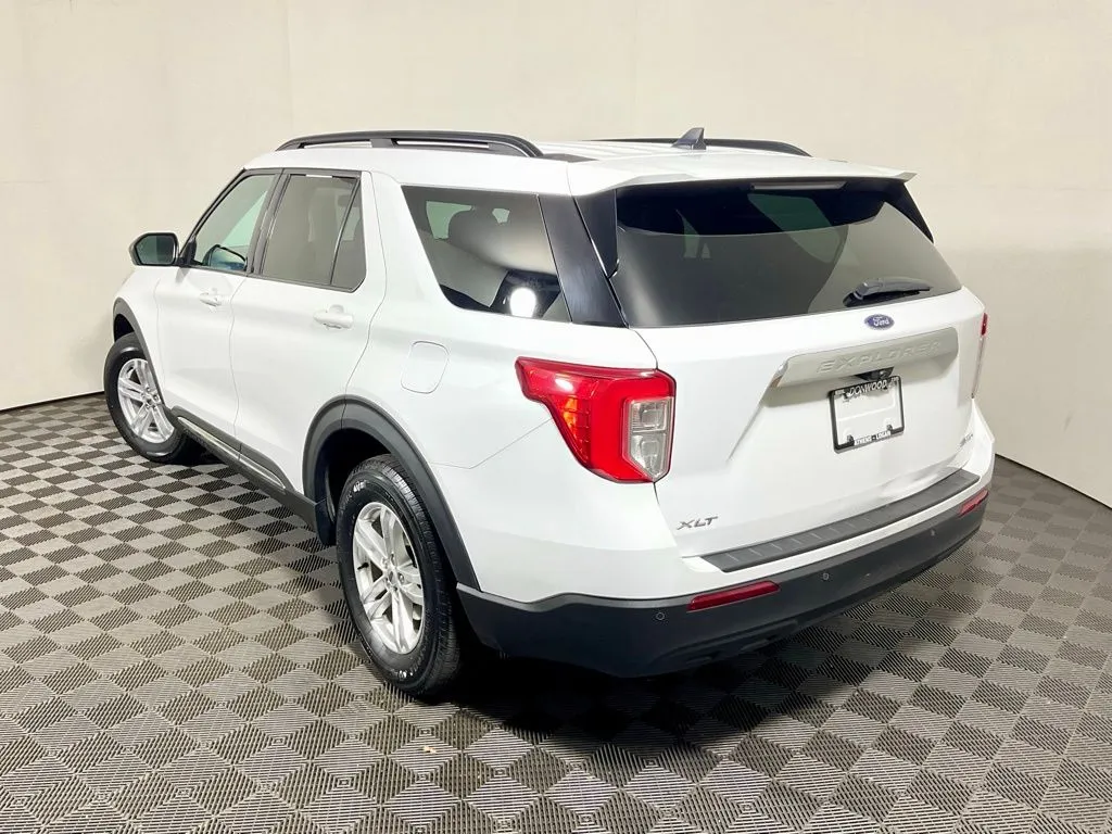 Ford Explorer photo 12