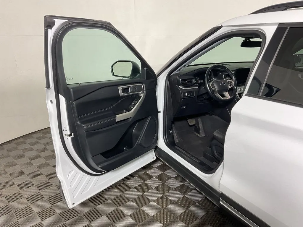 Ford Explorer photo 18