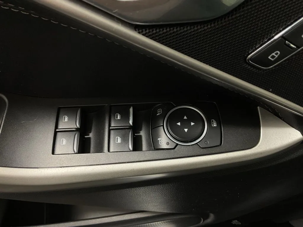 Ford Explorer photo 19
