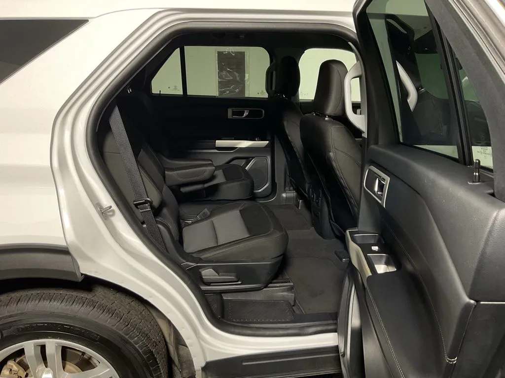 Ford Explorer photo 34