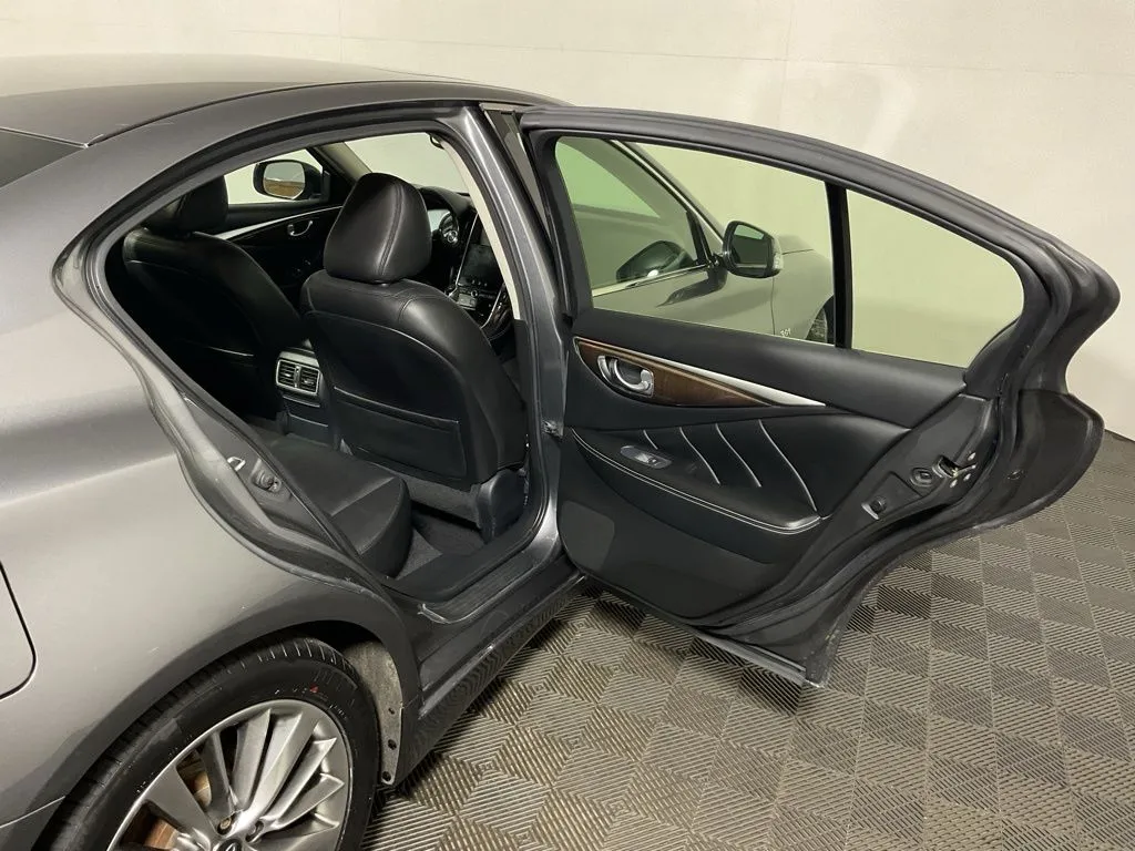 Infiniti Q50 photo 35