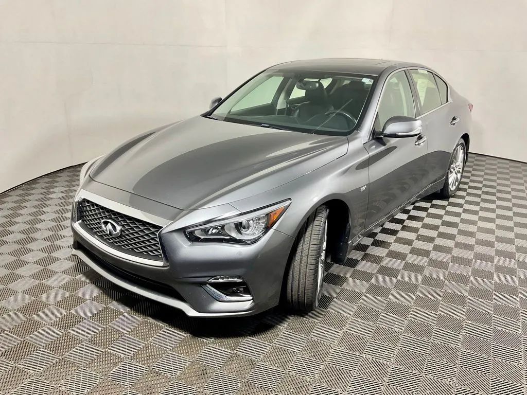 Infiniti Q50 photo 12