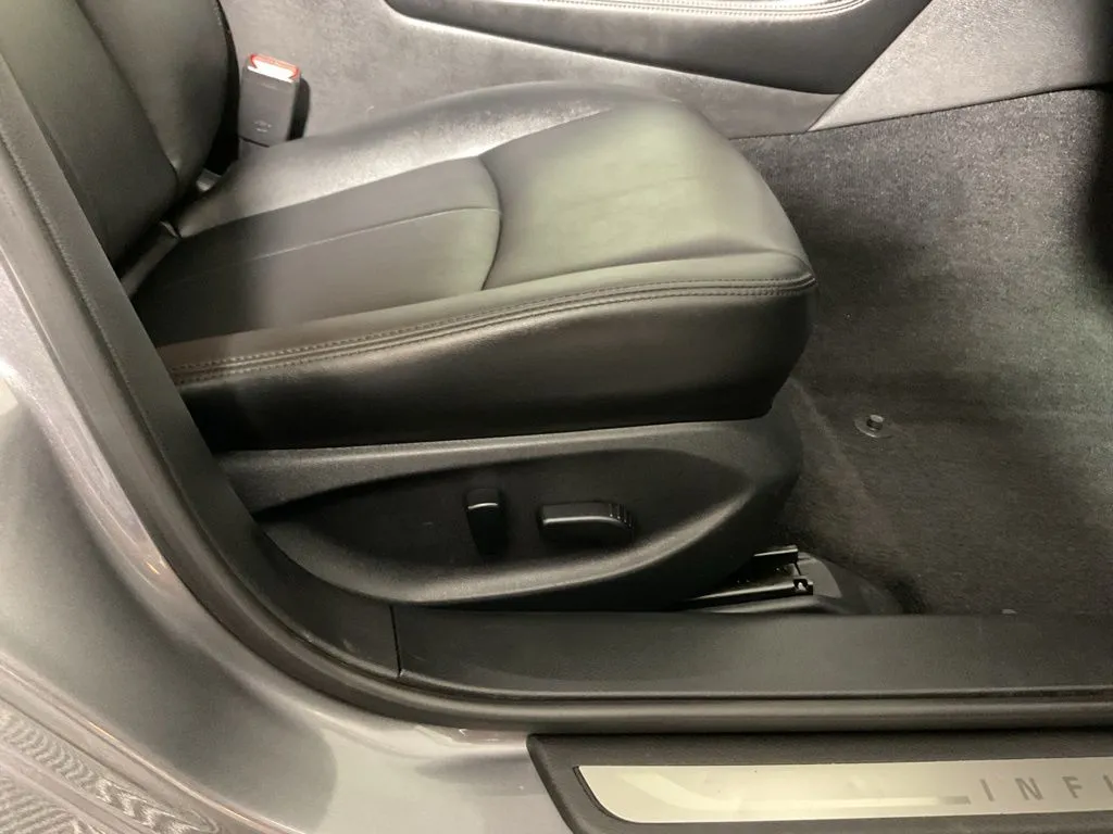 Infiniti Q50 photo 39