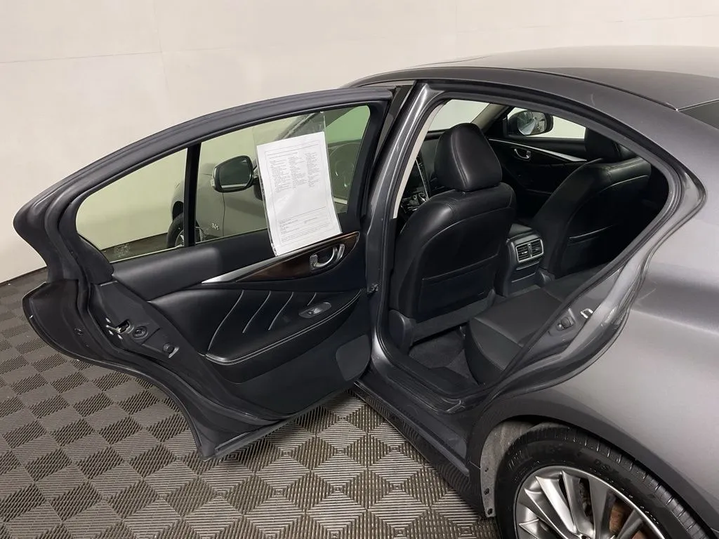 Infiniti Q50 photo 33