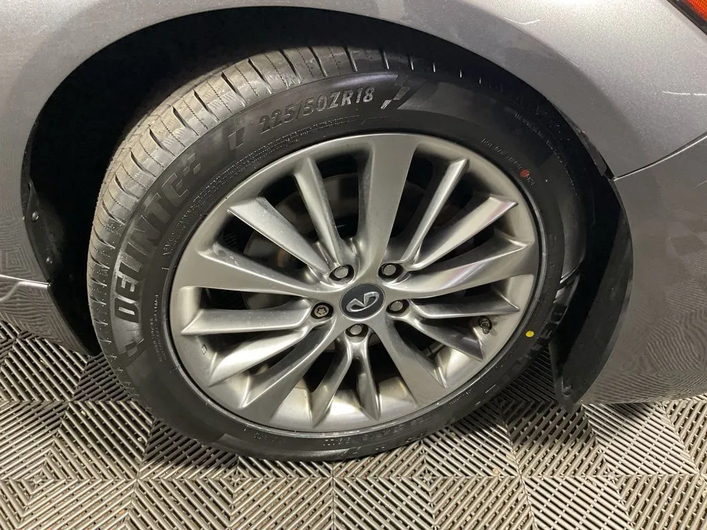 Infiniti Q50 photo 41