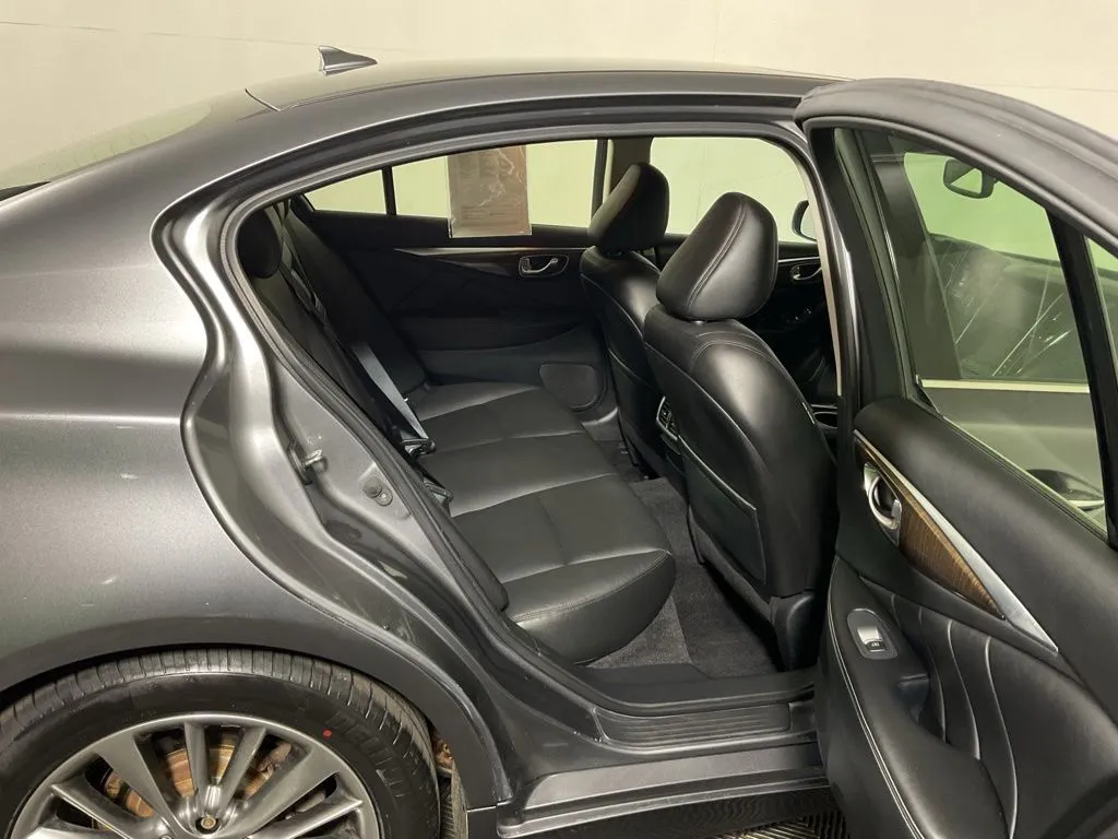 Infiniti Q50 photo 36