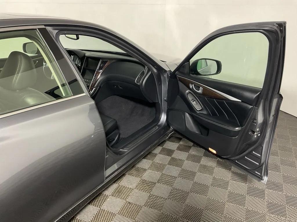 Infiniti Q50 photo 37