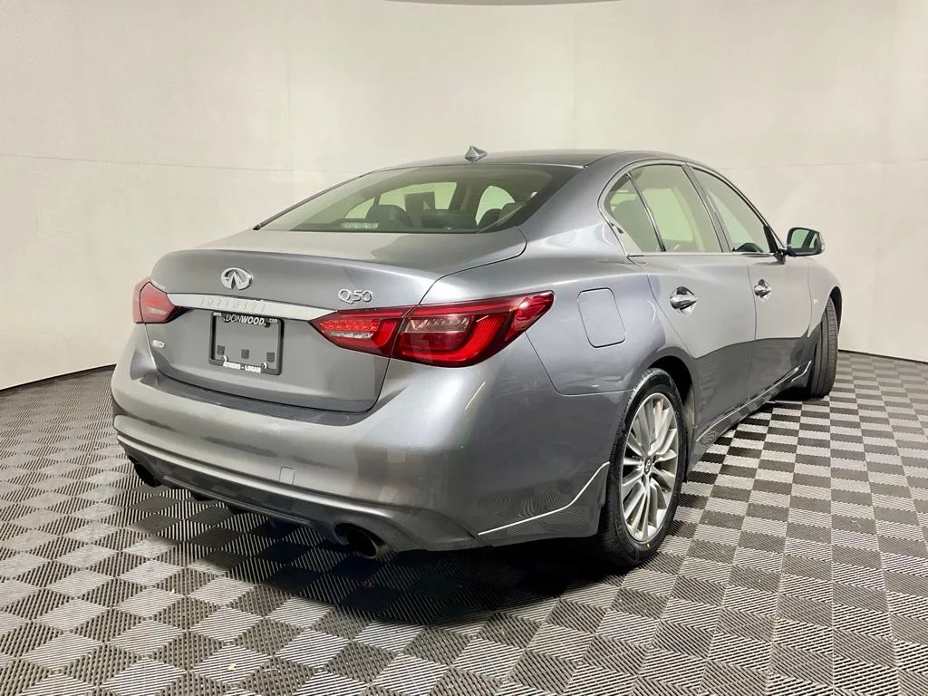 Infiniti Q50 photo 18