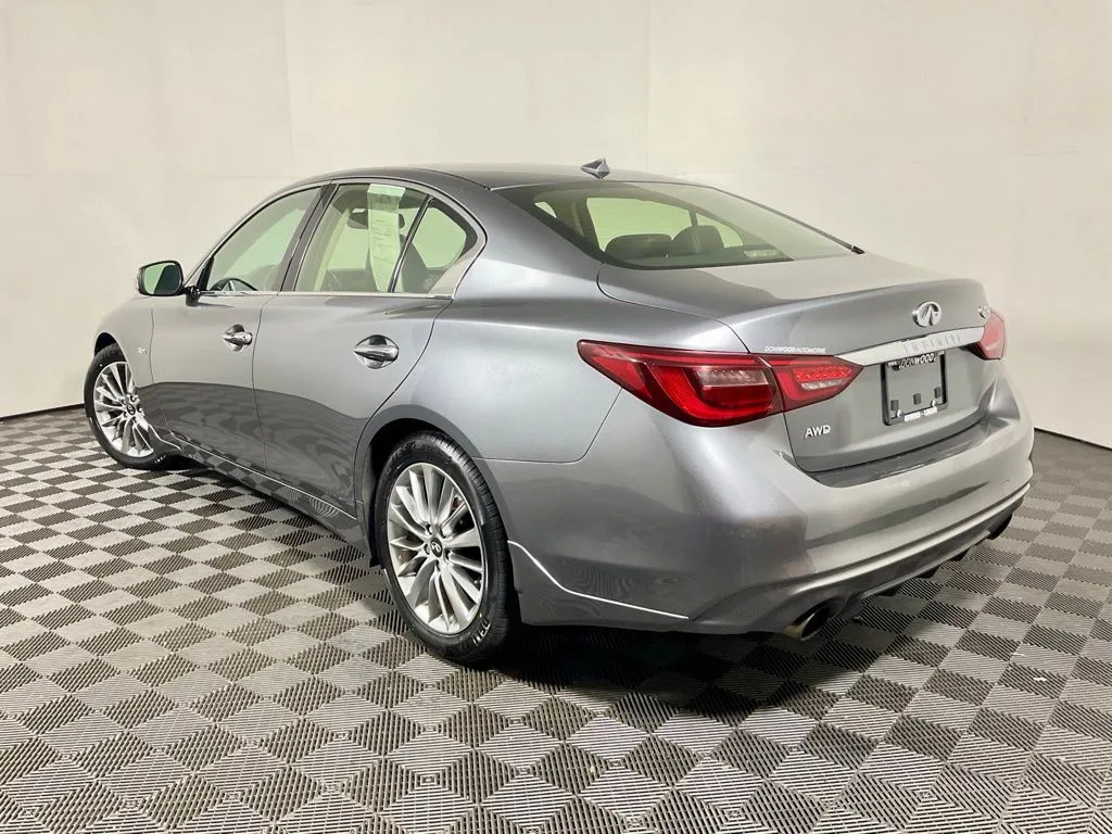 Infiniti Q50 photo 13