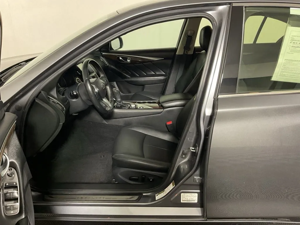 Infiniti Q50 photo 22