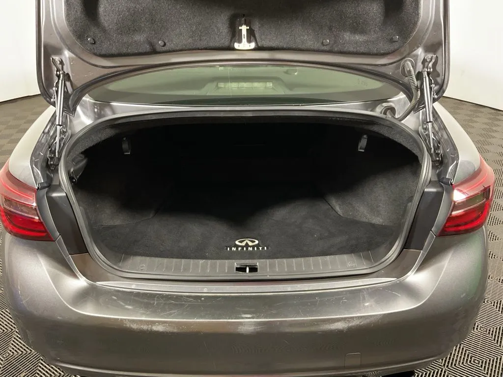 Infiniti Q50 photo 17