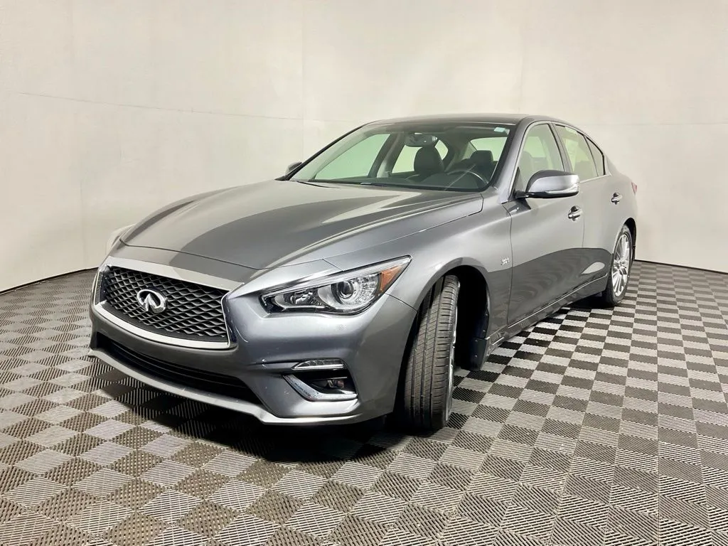 Infiniti Q50 photo 2
